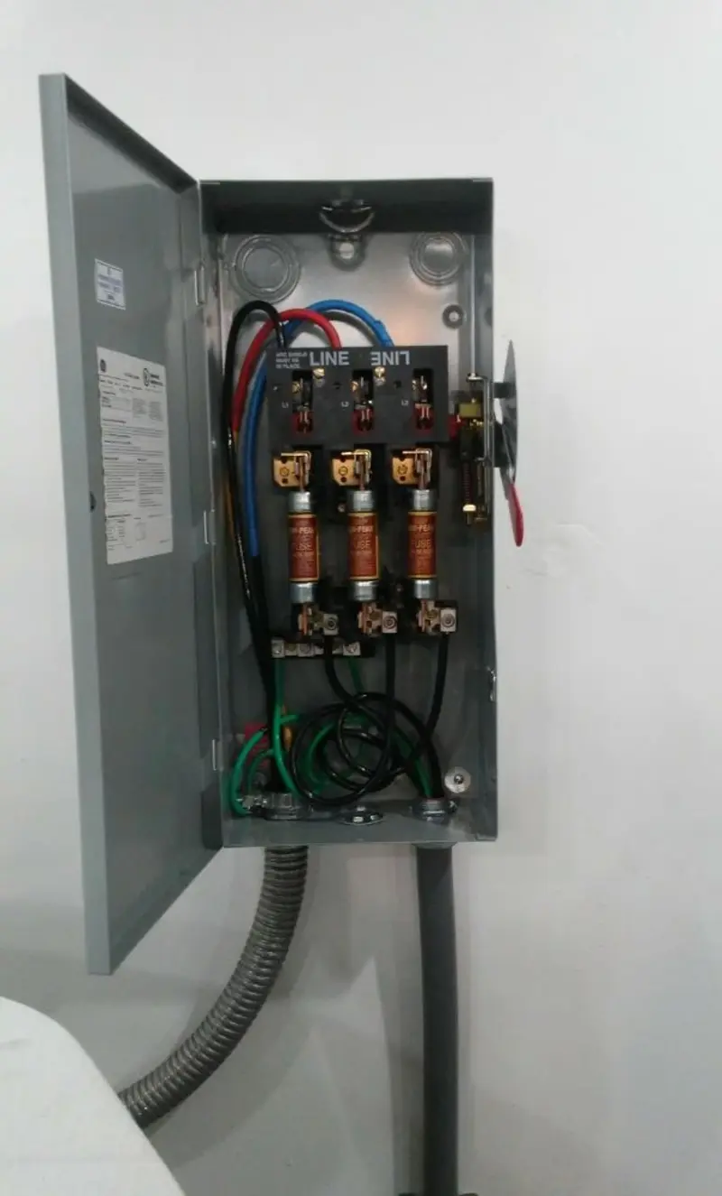 Three-phase disconnect switch installed for Smoke Detector Installation in Lakewood Park